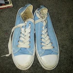 Used converse like sneakers